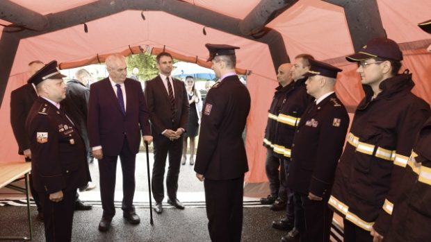 Prezident Miloš Zeman se setkal se složkami integrovaného záchranného systému Jihočeského kraje