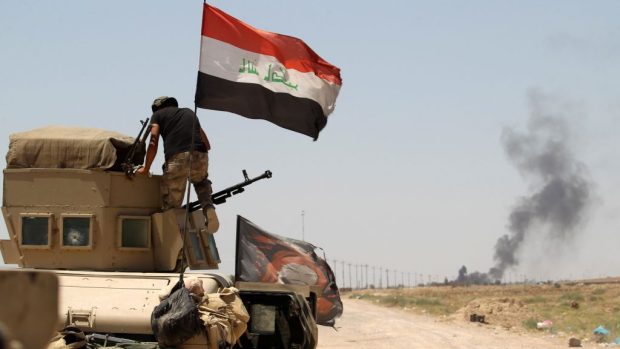 Člen iráckých bezpečnostních sil na předměstí Fallúdži