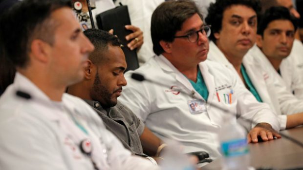Tisková konference s lékaři a přeživším útoku Angelem Colonem