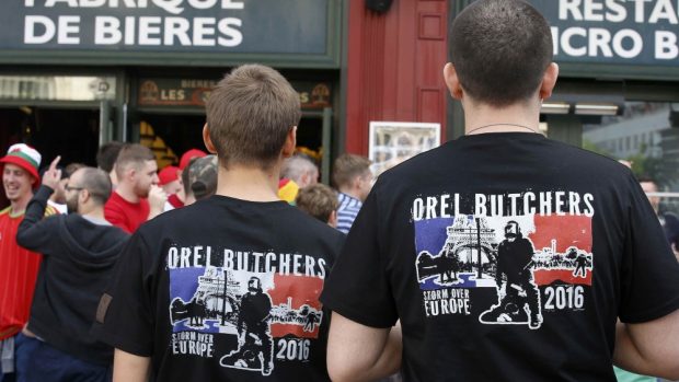 Ruští chuligáni, kteří si říkají Orel Butchers, byli k vidění i o víkendu v Marseille