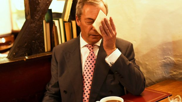- Šéf protievropské Strany nezávislosti Spojeného království (UKIP) Nigel Farage