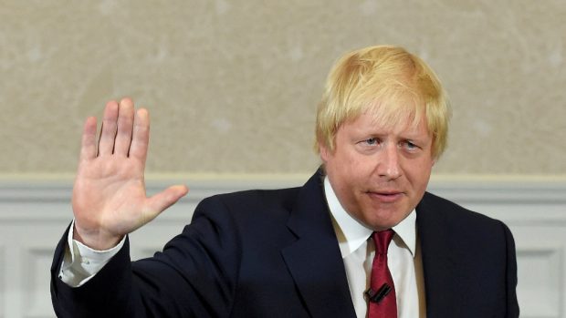 Bývalý londýnský starosta Boris Johnson oznámil, že o post britského premiéra bojovat nebude