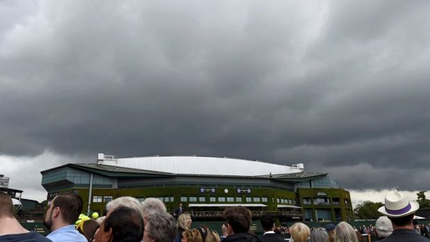Wimbledon zpožďuje déšť