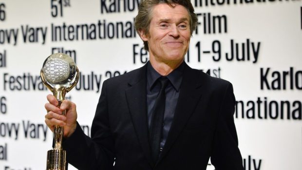 Americký herec Willem Dafoe převzal v Karlových Varech Křišťálový glóbus za mimořádný umělecký přínos světové kinematografii
