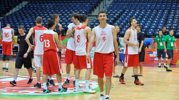 Jiří Welsch a celý český tým věří, že vědí, jak hrát v Bělehradě proti Lotyšům.JPG