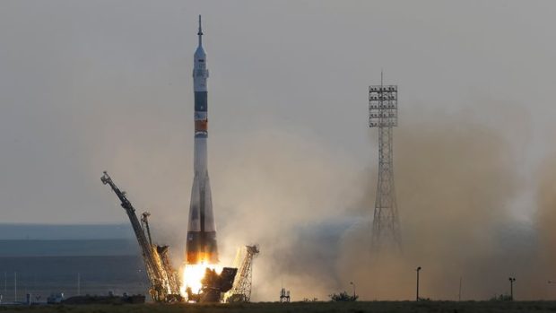 Raketa Sojuz s tříčlennou posádkou odstartovala z kosmodromu Bajkonur