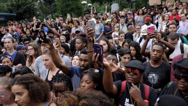 Lidé v New Yorku demonstrovali kvůli černochům zabitým policií