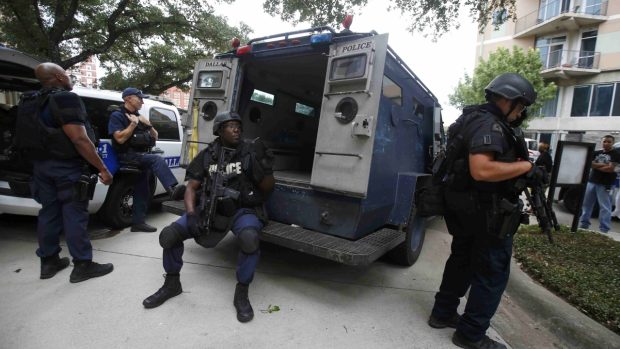 Policejní ředitelství v Dallasu bylo kvůli hrozbě na čas zavřené