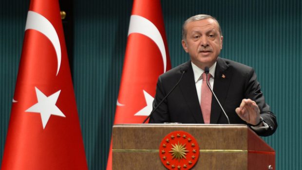 Erdoğan si vystavil bianco šek na represe a utužování svého režimu – v režimu výjimečného stavu může udělat téměř cokoliv