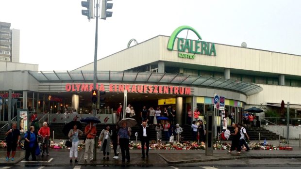 Obchodní centrum Olympia v Mnichově po útoku