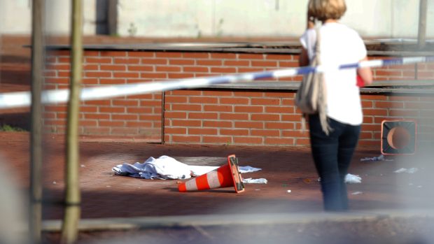 Neznámý muž zranil mačetou dvě policistky v centru belgického Charleroi