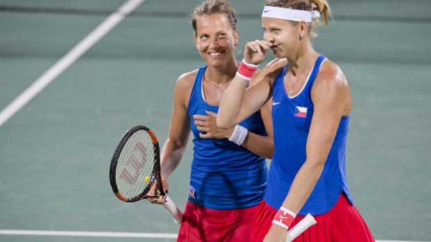 Lucie Šafářová a Barbora Strýcová během olympijského turnaje