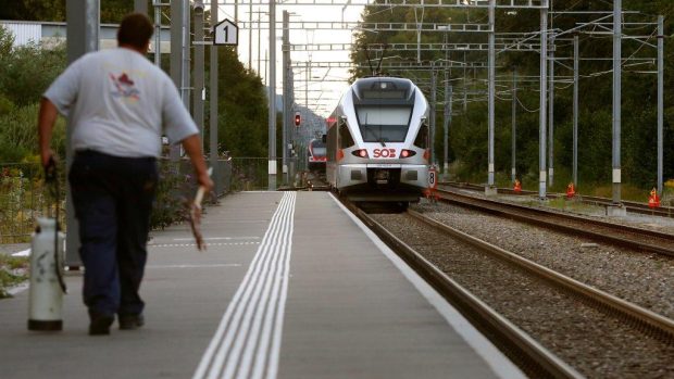 Ozbrojený muž zranil ve švýcarském vlaku u nádraží Salez šest lidí