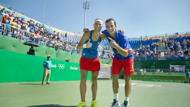 Lucie Hradecká a Radek Štěpánek slaví olympijský bronz