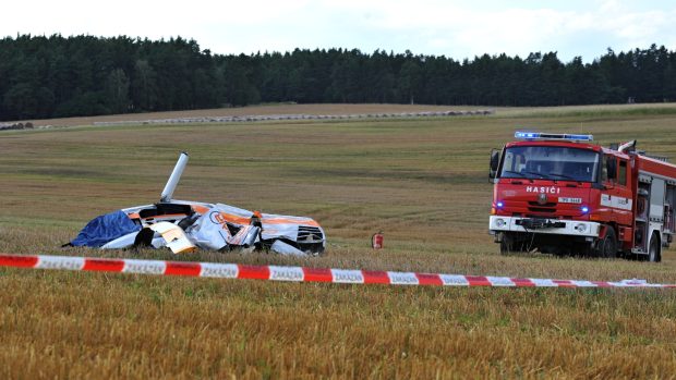 Mezi Kaznějovem a Rybnicí na severním Plzeňsku se 16. srpna zřítil vrtulník