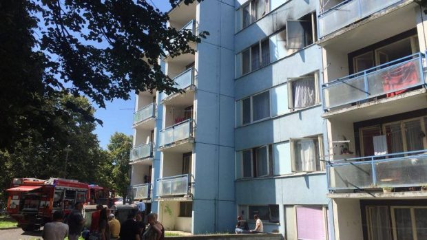 V Tachově hořela ubytovna Hotel Club, hasiči museli evakuovat 110 lidí
