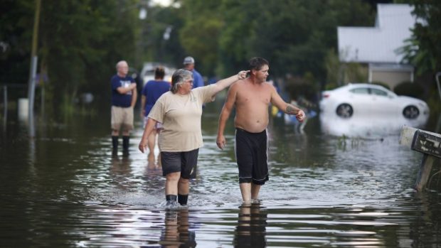 Záplavy v americkém státě Louisiana si vyžádaly už nejméně 13 obětí