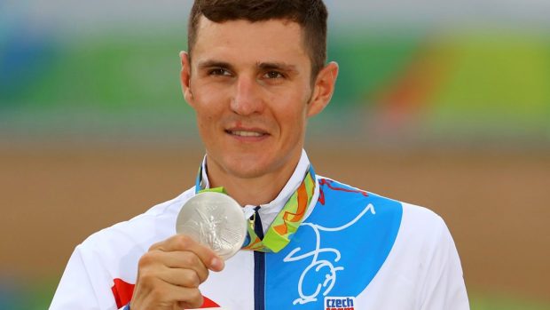 Biker Jaroslav Kulhavý se raduje ze stříbrné medaile