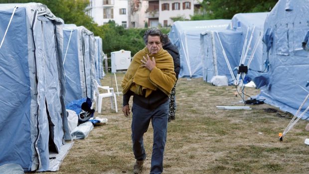 Provizorní tábor pro lidi postižené zemětřesením v italské Arquatě