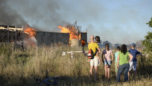 Požár kulis ve filmových alteliérech na Barrandově