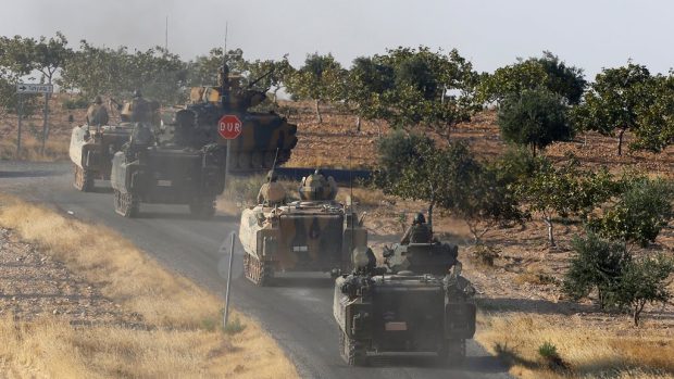Turecko na turecko-syrské hranici bojuje proti teroristům z hnutí Islámský stát i proti kurdským povstalcům