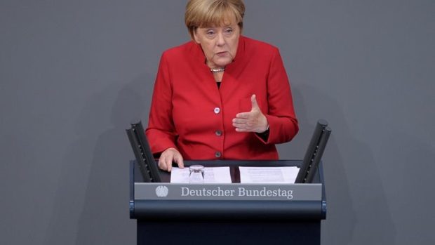 Německá kancléřka Angela Merkelová promluvila před poslanci