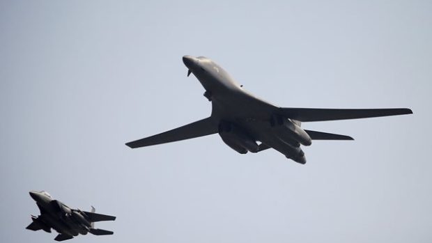 Přes území Korejského poloostrova přeletěly dva americké strategické bombardéry B-1B