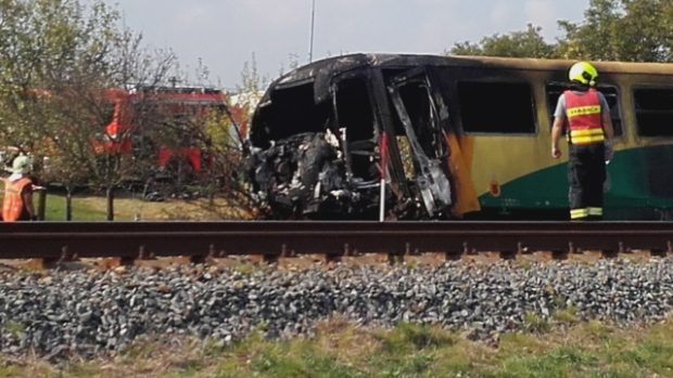 Na Hodonínsku se srazil osobní vlak a traktor