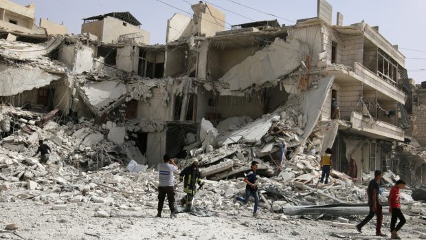 Syrské Aleppo opět terčem bombardování. Vojenské letouny intenzivně útočily na povstalecké části města