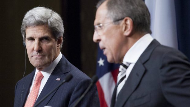 Ministři zahraničí Spojených států a Ruska John Kerry a Sergej Lavrov