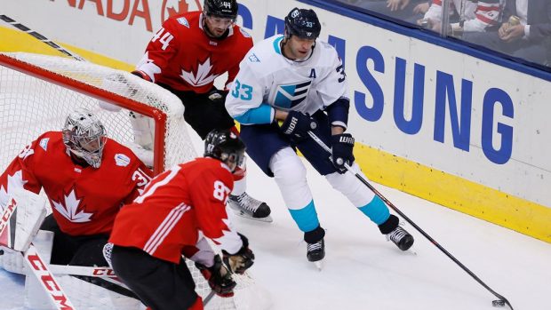 V Torontu se Zdeno Chára utkává s nejlepšími hokejisty světa, navíc na začátku sezony, kdy jsou všichni zdraví