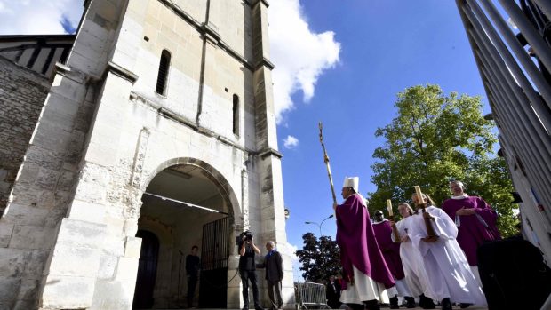 Znovu otevření kostela v Saint Étienne