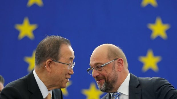 Generální tajemník OSN Pan Ki-mun (vlevo) a předseda Evropského parlamentu Martin Schulz