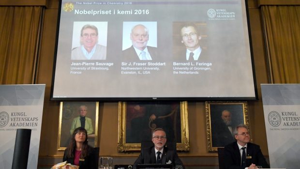 Nobelovu cenu získali vědci zkoumající molekulární stroje