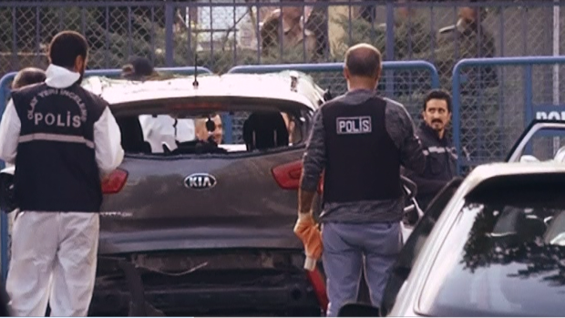 Exploze bomby v Istanbulu zranila deset lidí a poničila několik automobilů