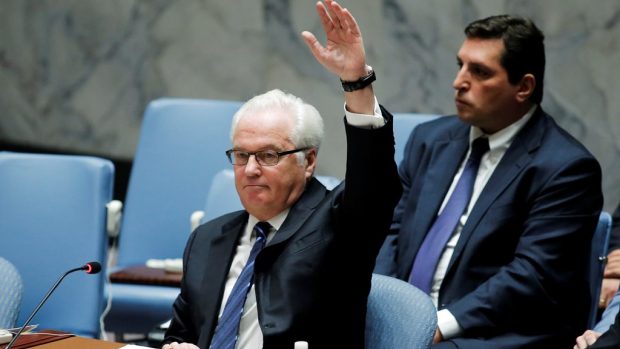 Ruský vyslanec při OSN Vitalij Čurkin návrh na zastavení náletů na Aleppo vetoval