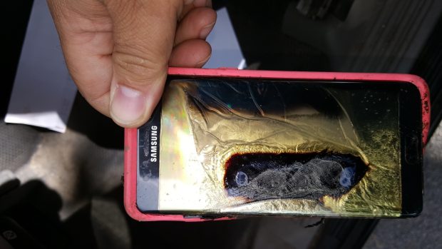 Také vyměněné telefony Galaxy Note 7 mají zřejmě problémy s přehříváním baterie
