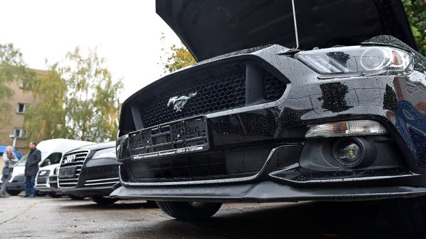 Vozy zabavené z trestné činnosti, které jsou určené k prodeji. Ford  Mustang GT