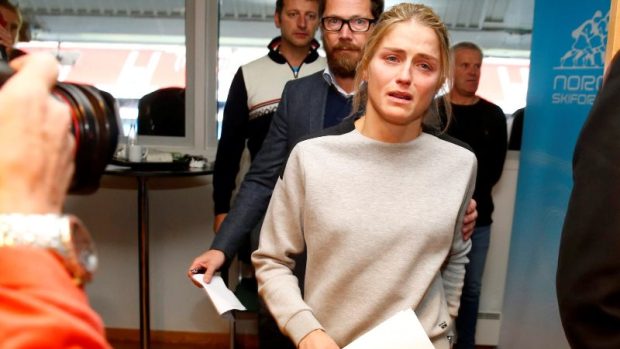 Therese Johaugová vysvětlovala dopingový nález na tiskové konferenci, neubránila se slzám