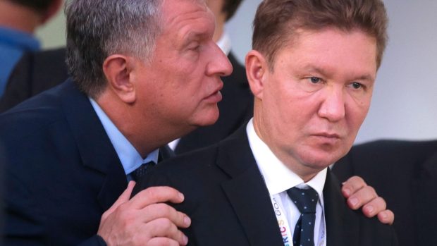 Igor Sečin (vlevo) na snímku s šéfem Gazpromu Alexejem Millerem.
