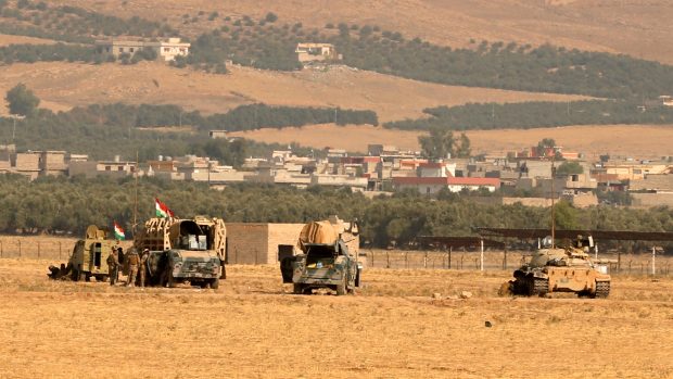 Jednotky kurdských Pešmergů nedaleko Mosulu