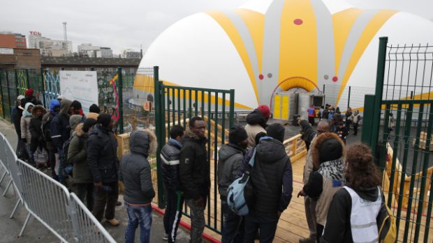 V Paříži otevřeli jedno z největších evropských center pro uprchlíky