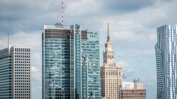 Polská ekonomika kvůli nejasným plánům vlády stagnuje