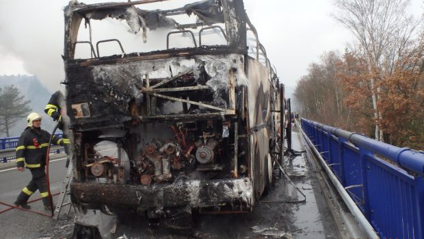 Na Dálnici D1 hořel autobus.