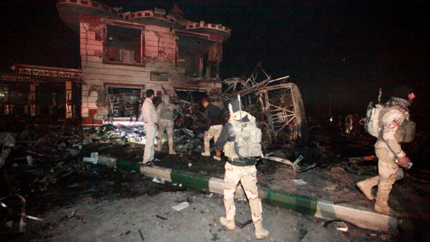 Bomba nastražená v náklaďáku zabila u Bagdádu na 100 lidí. K útoku se přihlásil Islámský stát.