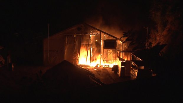 Požár v uprchlickém táboře na řeckém ostrově Chios