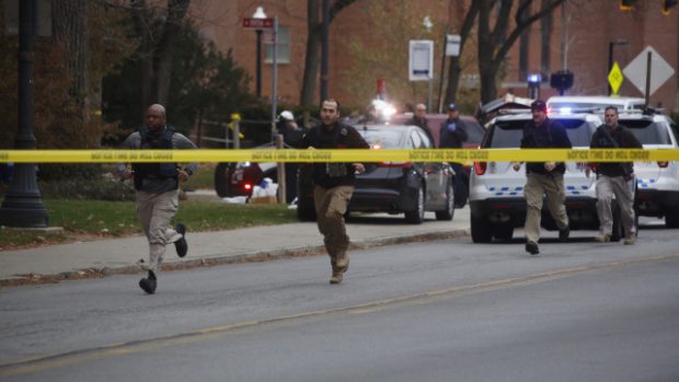 Policisté kvůli nahlášené střelbě přijeli na univerzitu v Columbusu