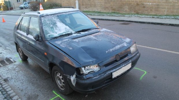 Řidička na Hodonínsku srazila chodkyni, které si přes namrzlé sklo nevšimla