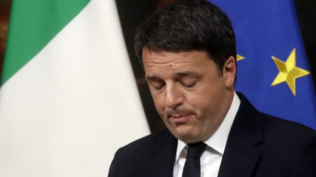 Italský premiér Matteo Renzi dnes podal demisi