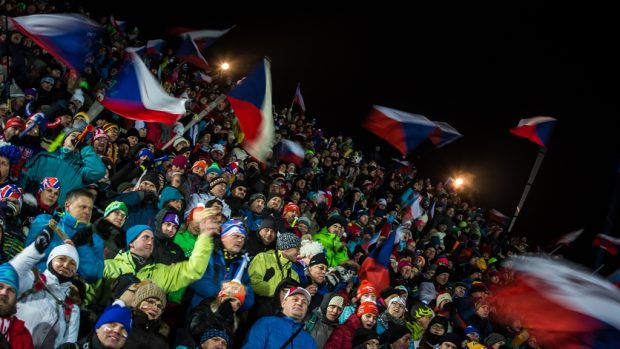 Fanoušků biatlonu dorazilo do Nového Města na Moravě opravdu dost